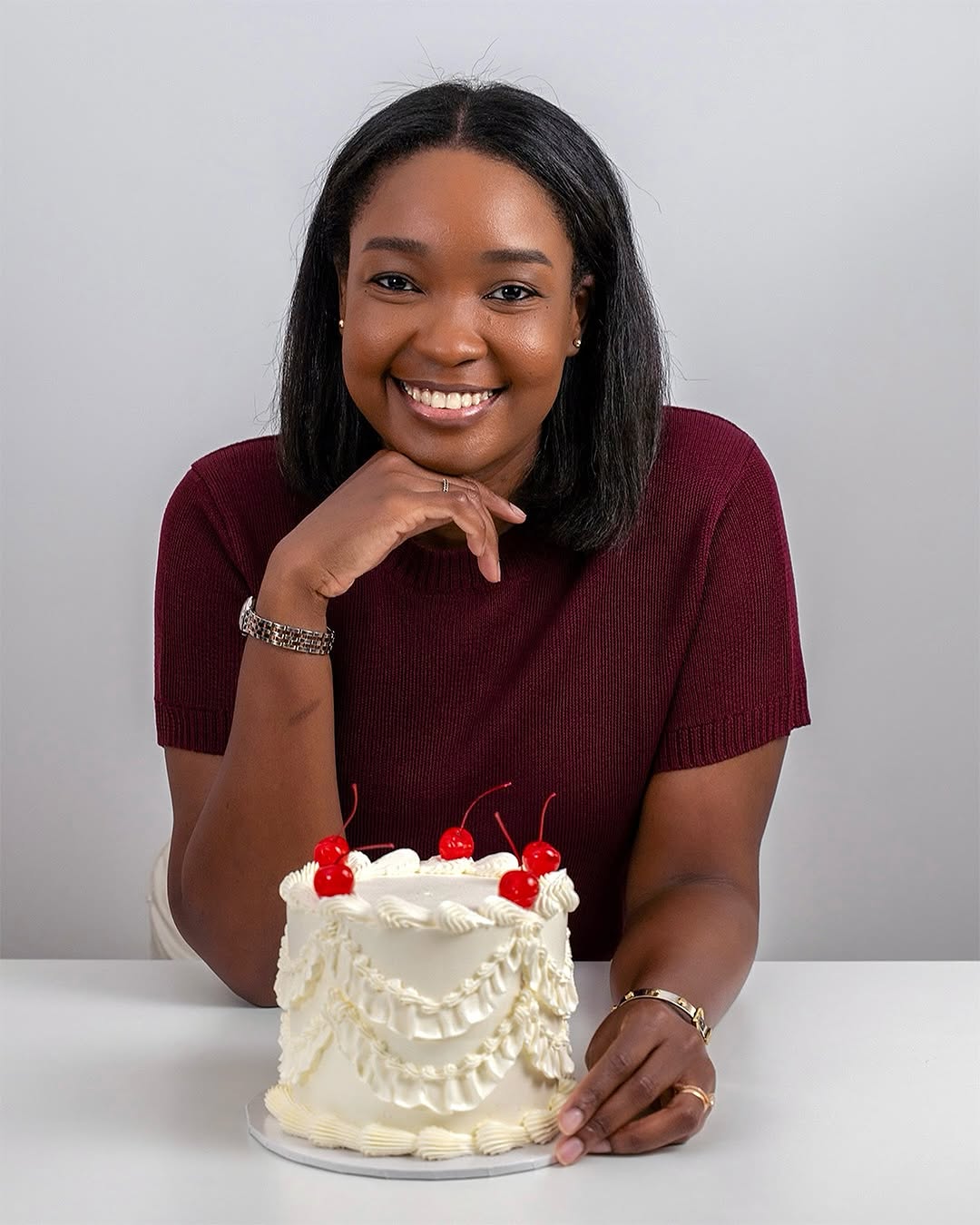 Amanda Soyer with one of her cakes
